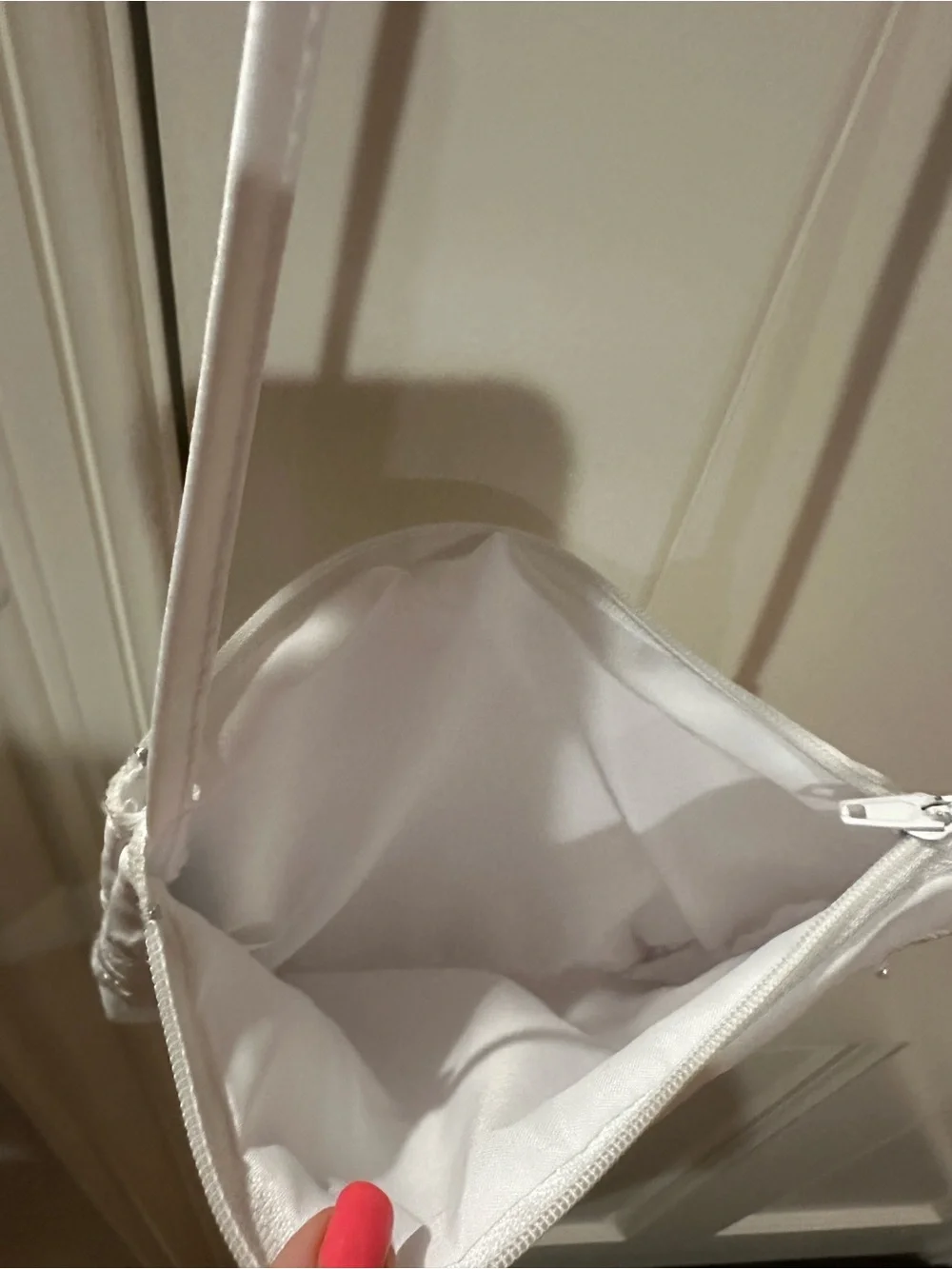 Source Unknown White Embroidered Kids Shoulder Bag
